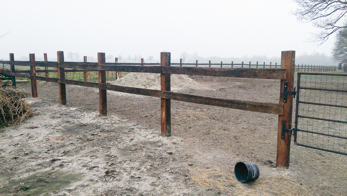 Fencing from reclaimed railway sleepers